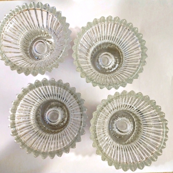 Set of 4 crystal ribbed tapered candle/votive holders - Picture 3 of 8